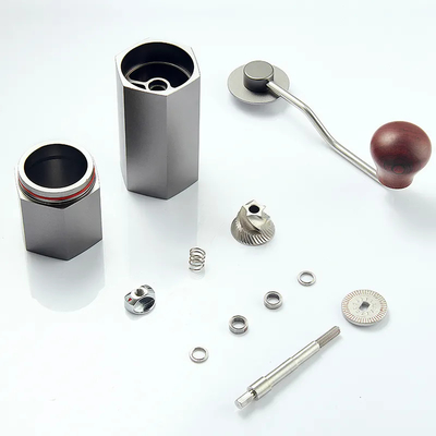Smerigliatrice manuale di alluminio Hexagonal Adjustable Setting dei chicchi di caffè del metallo per il viaggio della famiglia