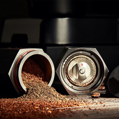 Smerigliatrice manuale di alluminio Hexagonal Adjustable Setting dei chicchi di caffè del metallo per il viaggio della famiglia