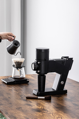 Il caffè ricaricabile Bean Grinder BG58 di aria aperta versa sopra il macinacaffè
