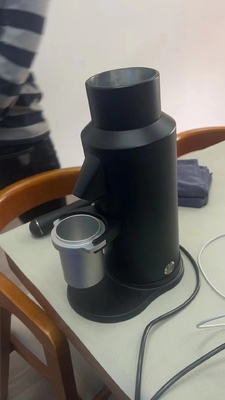sbavatura piana conica T64 del caffè del caffè espresso della famiglia della macchina del macinacaffè di nero di carbonio